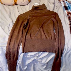 Brown Trutle Neck. (NEW)